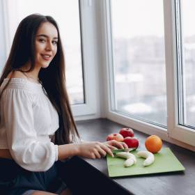 Подоконник-столешница: как увеличить полезную площадь на кухне или в кабинете